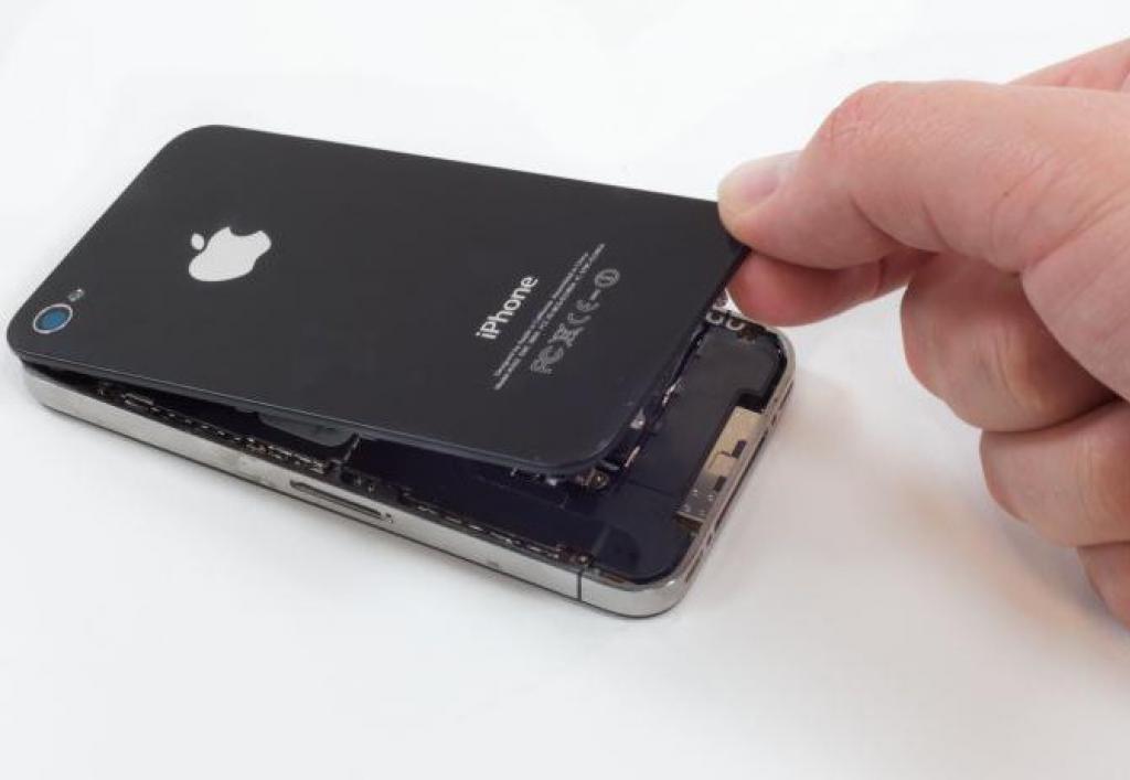 Replacing the slip on a smartphone on your own: description, recommendations and tips on how to glue the slip on your smartphone