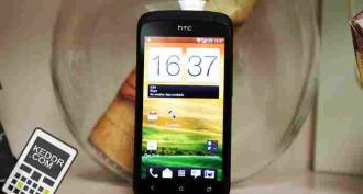 A look at the HTC One S smartphone: first row
